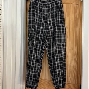 NEW LOOK women’s plaid pants sz L